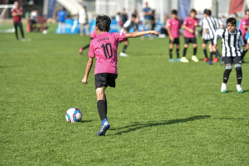 サッカー撮影におすすめのカメラ12選！ビデオカメラやAI追尾まで用途別に紹介
